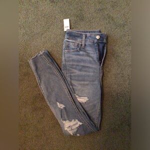 NWT Old Navy Extra High-Rise Super Skinny Destroyed Jeans